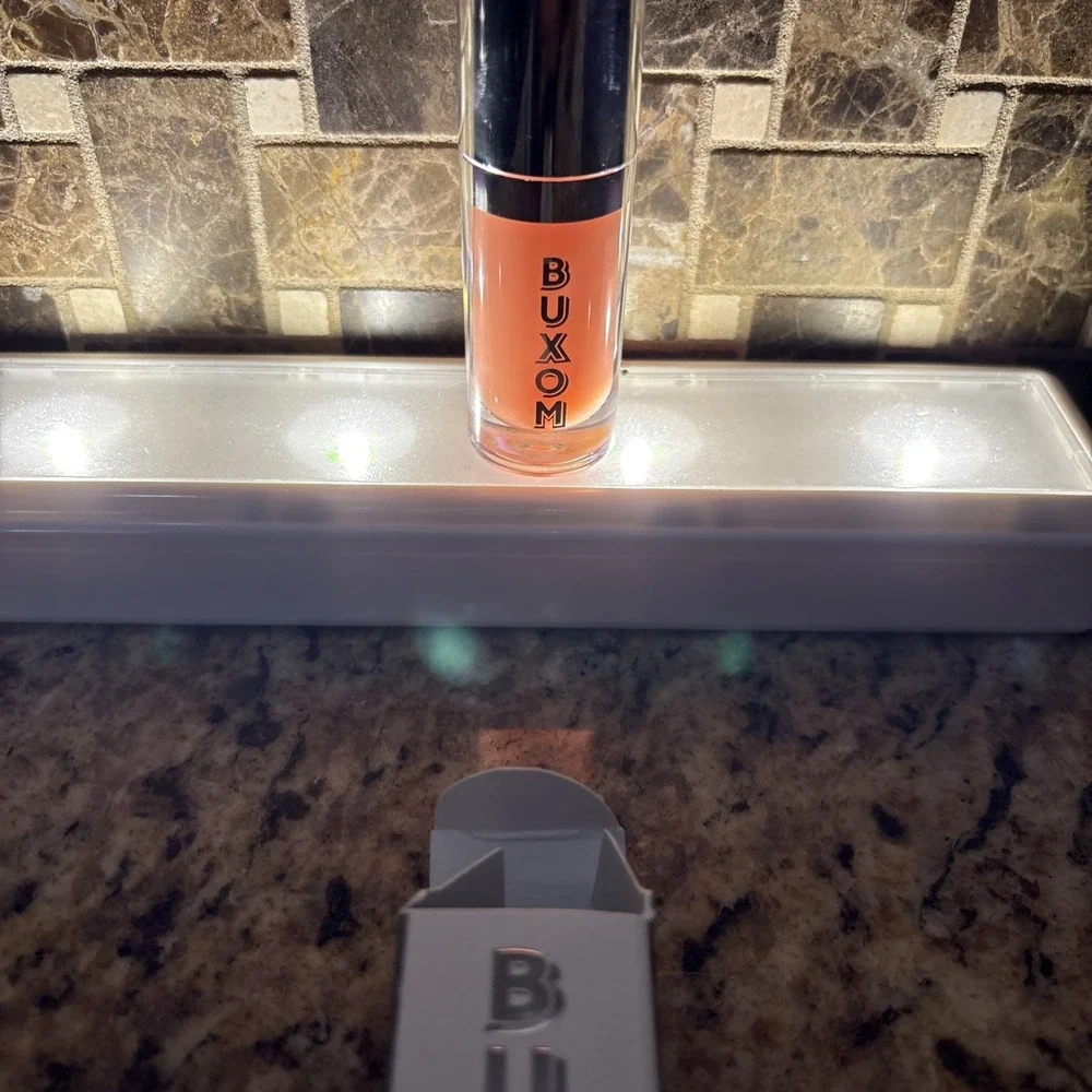 BUXOM‎ full on plumping lip cream gloss in white russian